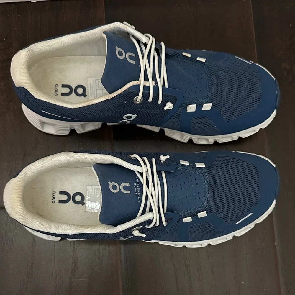 On Running Navy and White Athletic Shoes - Picture 3 of 7